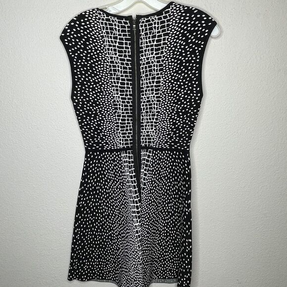 BCBG MaxAzria Dina Dress in Croc Jacquard - Picture 8 of 12